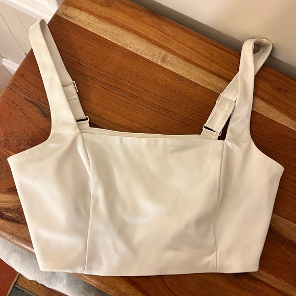 Abercrombie & Fitch White Crop Top - Picture 2 of 4